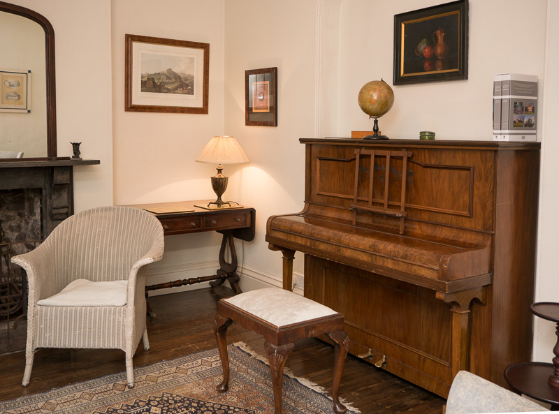 piano room